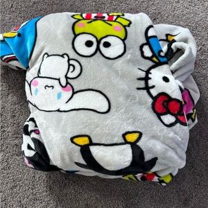 Hello Kitty Kids Plush Throw Blanket - Light Gray
